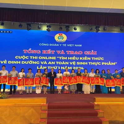 Hai công đoàn viên 77WIN ⭐️Trang Đăng Nhập Và Tải 77Win COM Mới được biểu dương công nhân, lao động giỏi ngành Y tế 